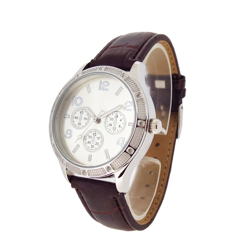 進(jìn)口石英機(jī)芯假三眼裝飾時尚腕表