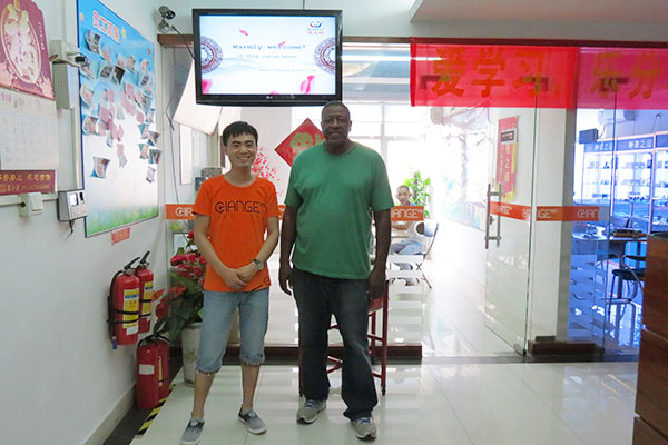 穩(wěn)達時手表廠家國外客戶來訪圖