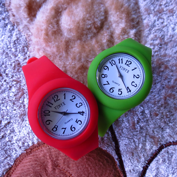 硅膠環(huán)保卡通兒童促銷手表定做【穩(wěn)達(dá)時(shí)鐘表】