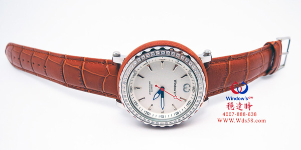 穩(wěn)達時時尚檀木殼手表廠家