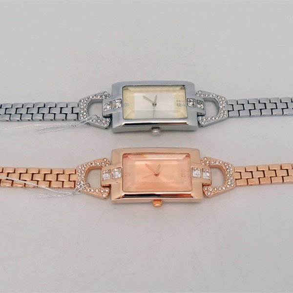 穩(wěn)達(dá)時(shí)時(shí)尚新款玫瑰金鑲鉆捷克石女式手表批發(fā)