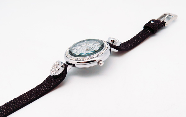 合金鑲鉆女士皮帶禮品手表批發(fā)廠家【穩(wěn)達時鐘表】
