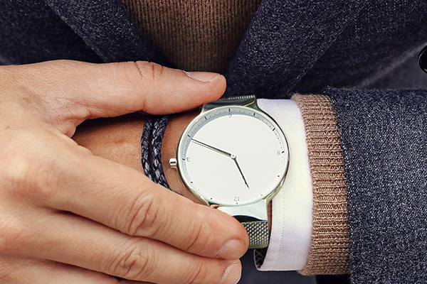 紳士品格——穩(wěn)達(dá)時(shí)深圳定制手表廠家