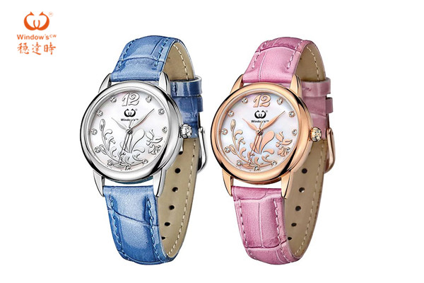 多彩真皮女士優(yōu)雅時裝表定制