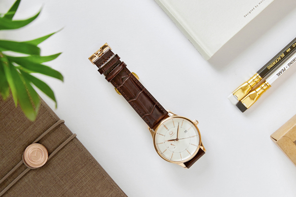 時(shí)尚款式應(yīng)有盡有 深圳手表廠貨源穩(wěn)妥