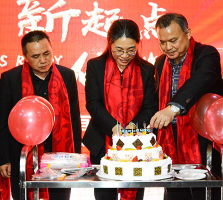 穩(wěn)達(dá)時手表生產(chǎn)廠家 支持團(tuán)隊年會禮品手表定制