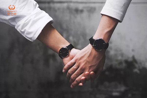 時(shí)尚情侶對(duì)表穩(wěn)達(dá)時(shí)廠家供應(yīng)