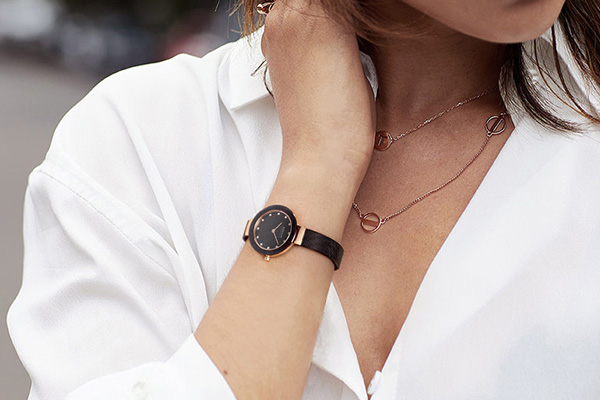 速賣通穩(wěn)達(dá)時(shí)簡約款時(shí)尚手表定制定做