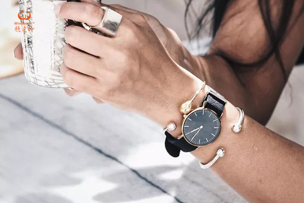 亞馬遜外貿(mào)潮流防水男士皮帶手表批發(fā)