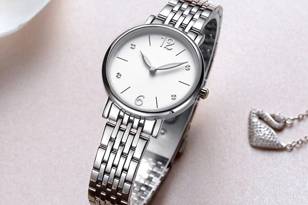 不銹鋼定制腕表款式在穩(wěn)達(dá)時(shí)工廠選款更多