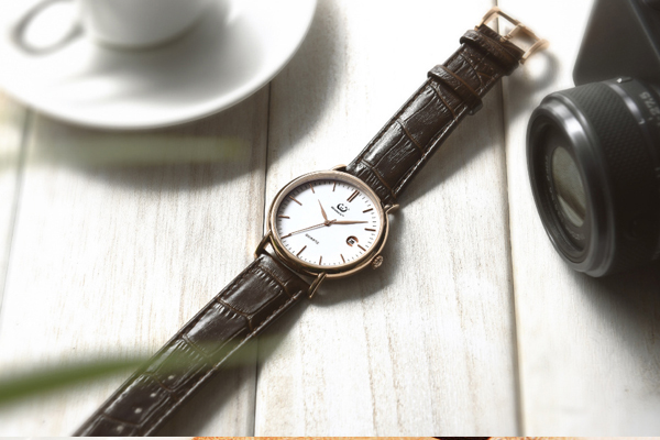 簡約時(shí)尚款手表定制就在穩(wěn)達(dá)時(shí)手表廠家