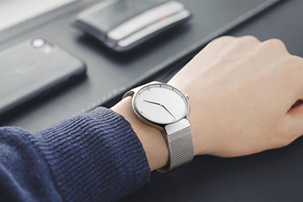 穩(wěn)達(dá)時(shí)男士商務(wù)石英網(wǎng)帶手表廠家定制加工服務(wù)