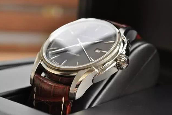 商務男士皮帶腕表定制就在穩(wěn)達時手表廠