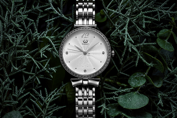 中高端時(shí)尚腕表定制鑲鉆款式廠家貨源直供