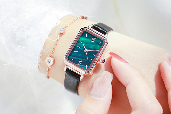 小綠表熱銷女士腕表-穩(wěn)達(dá)時(shí)手表工廠供貨