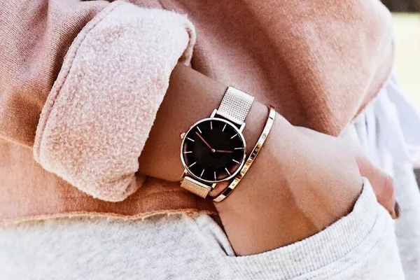 簡約設(shè)計風(fēng)石英手表定制批發(fā)就在穩(wěn)達時