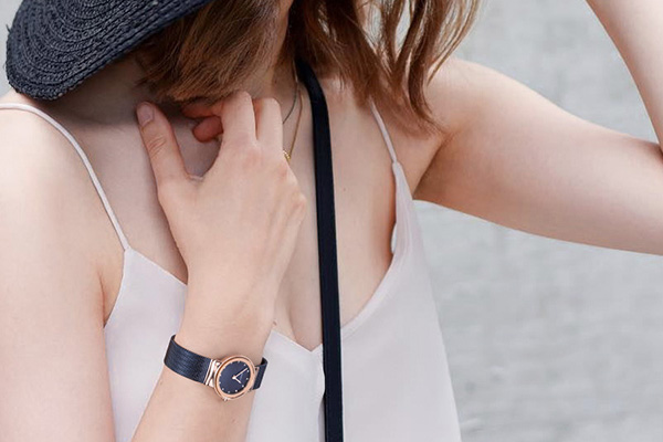 穩(wěn)達(dá)時(shí)簡(jiǎn)約腕表女士石英手表廠家代加工批發(fā)