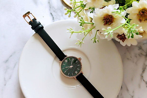 ins風(fēng)簡(jiǎn)約腕表 可供批發(fā)采購(gòu)