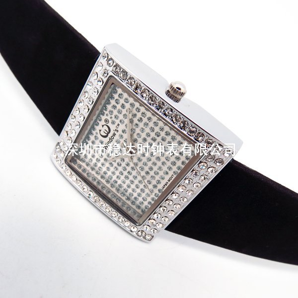 穩(wěn)達(dá)時高檔時尚鑲鉆女式婉表工廠